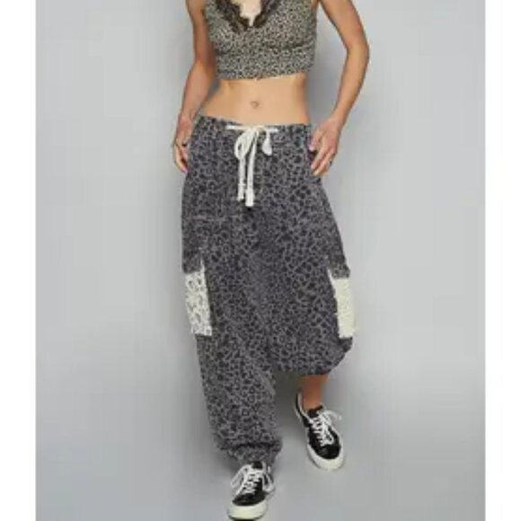 POL Dark Quiet Crochet Pocket Charcoal Leopard Pants Size Small - Picture 4 of 7